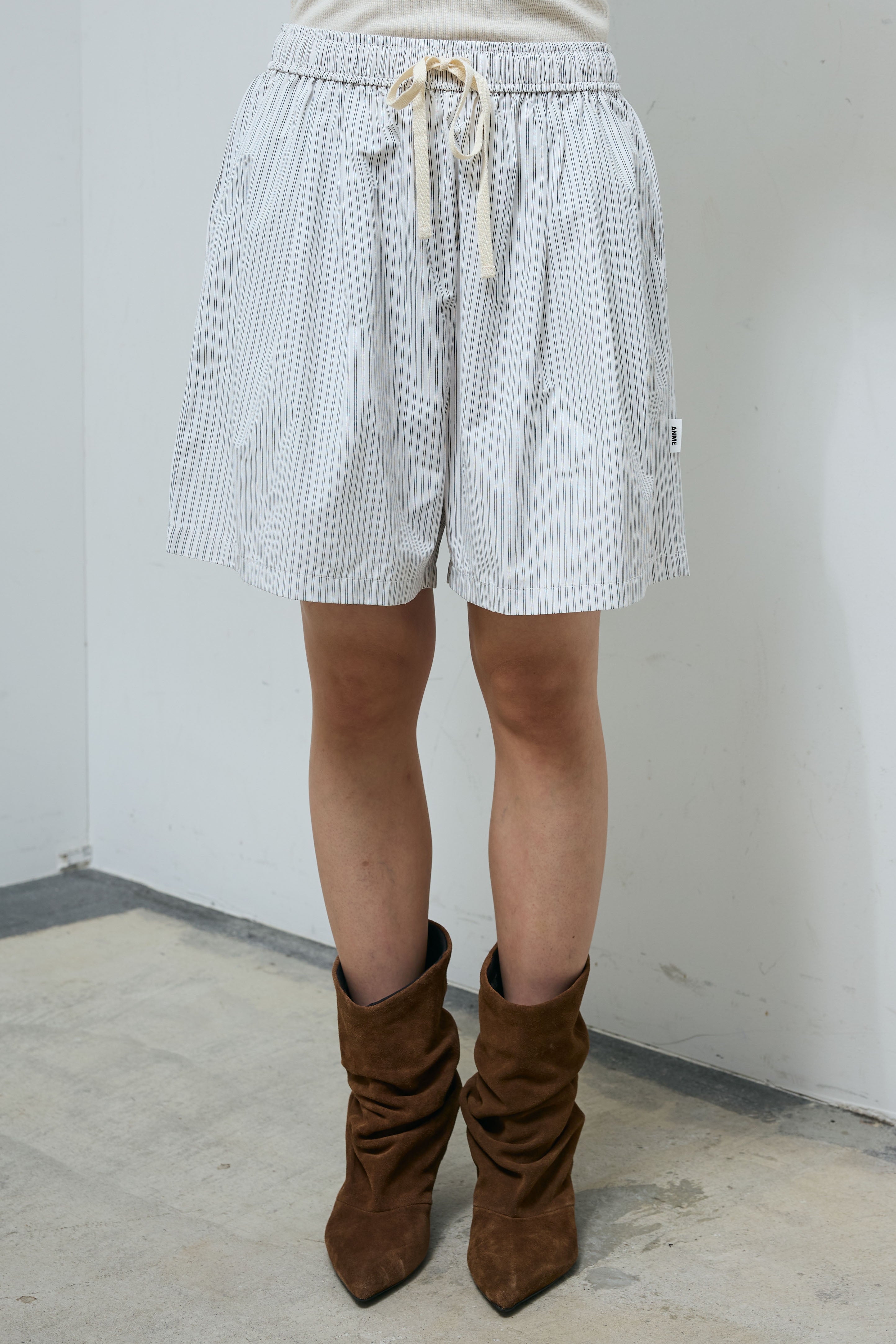 予約]ストライプ2タックショートパンツ – IAMALPHA