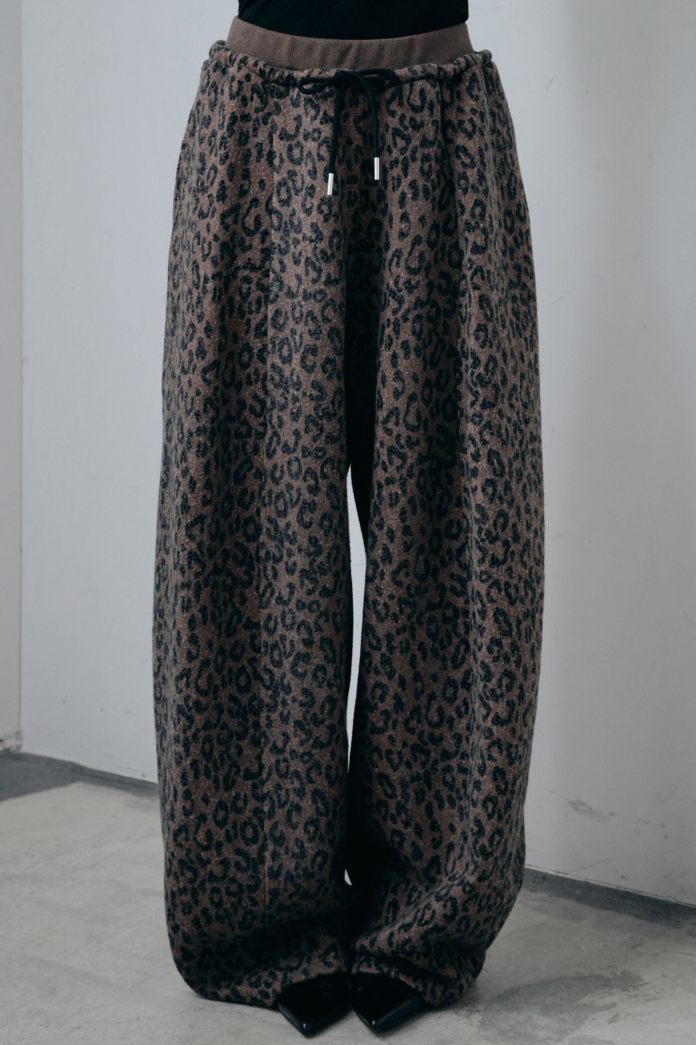 レオパード確認 予約]レオパード柄カーブパンツ – IAMALPHA