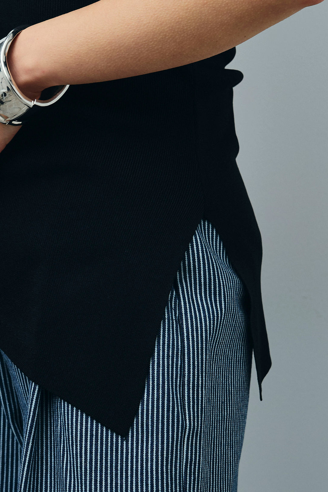 [予約]アシンメトリーオフショルサマーニット