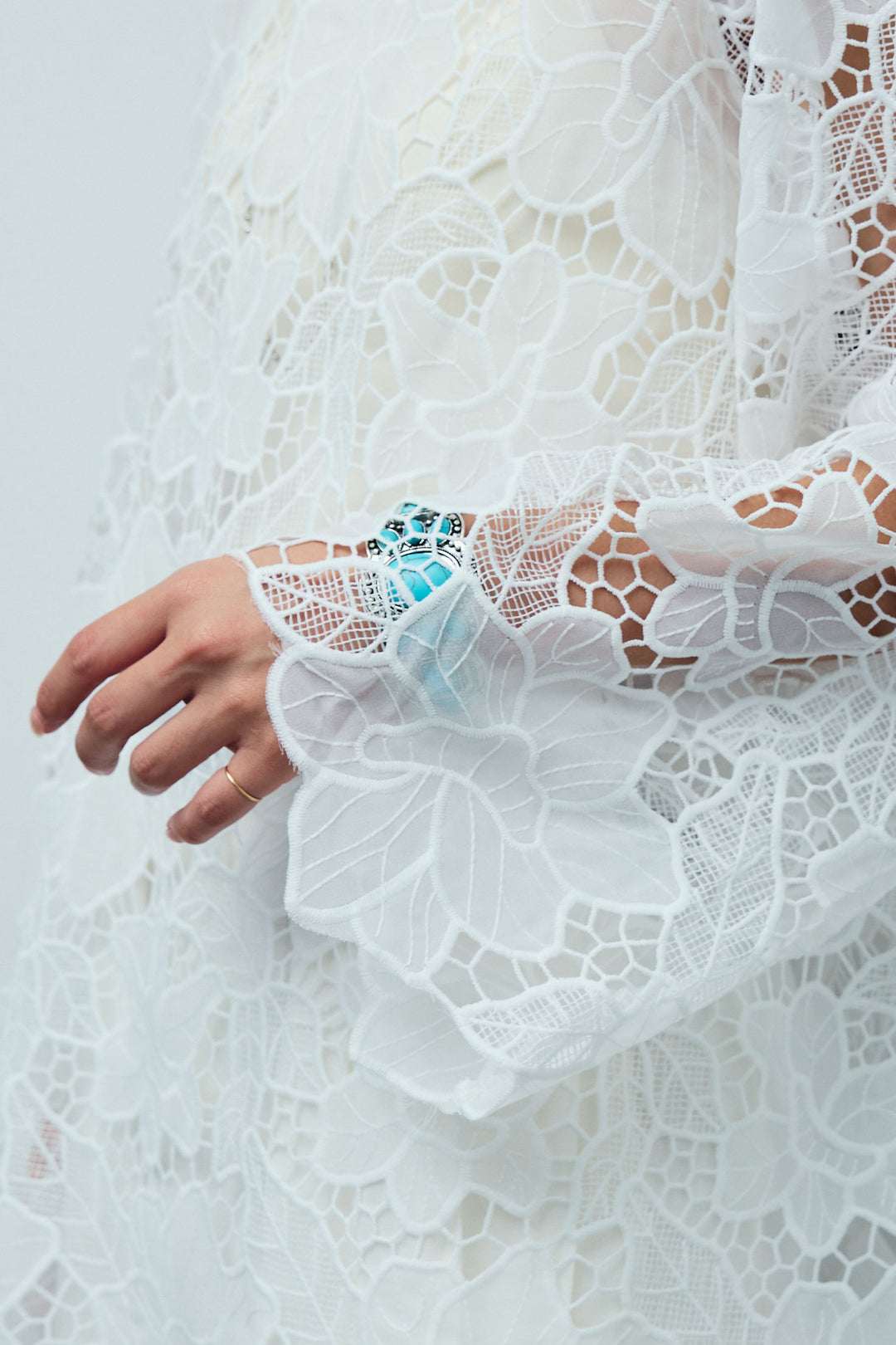 [予約]フラワー刺繍レースフレアブラウス