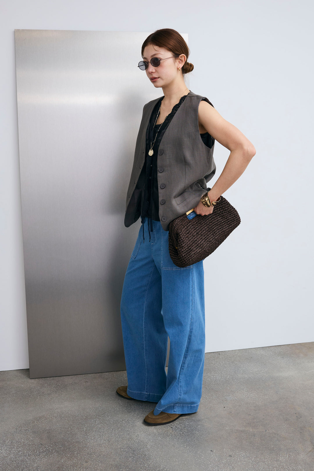 [予約/SET]レーストリムサテンノースリーブブラウス+リネンタッチVネックジレ+ストレッチイージーデニム(3set)