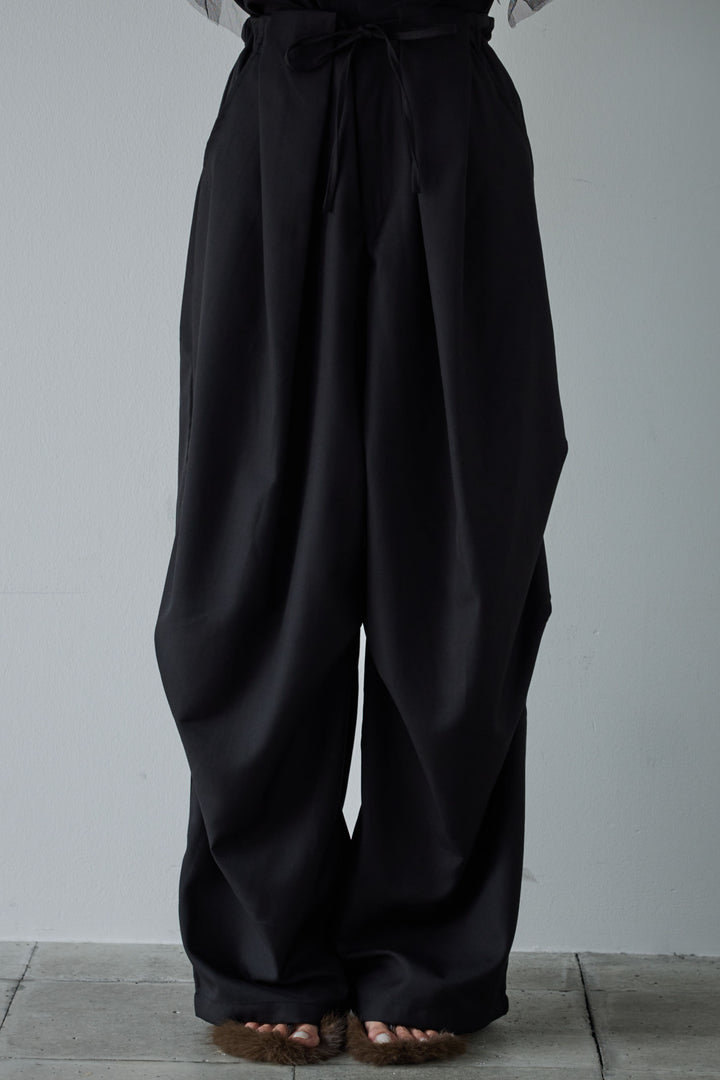 デザインタックパンツ