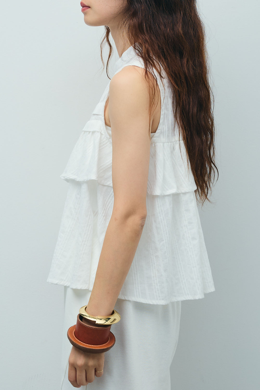 [予約]アシメフリルノースリブラウス