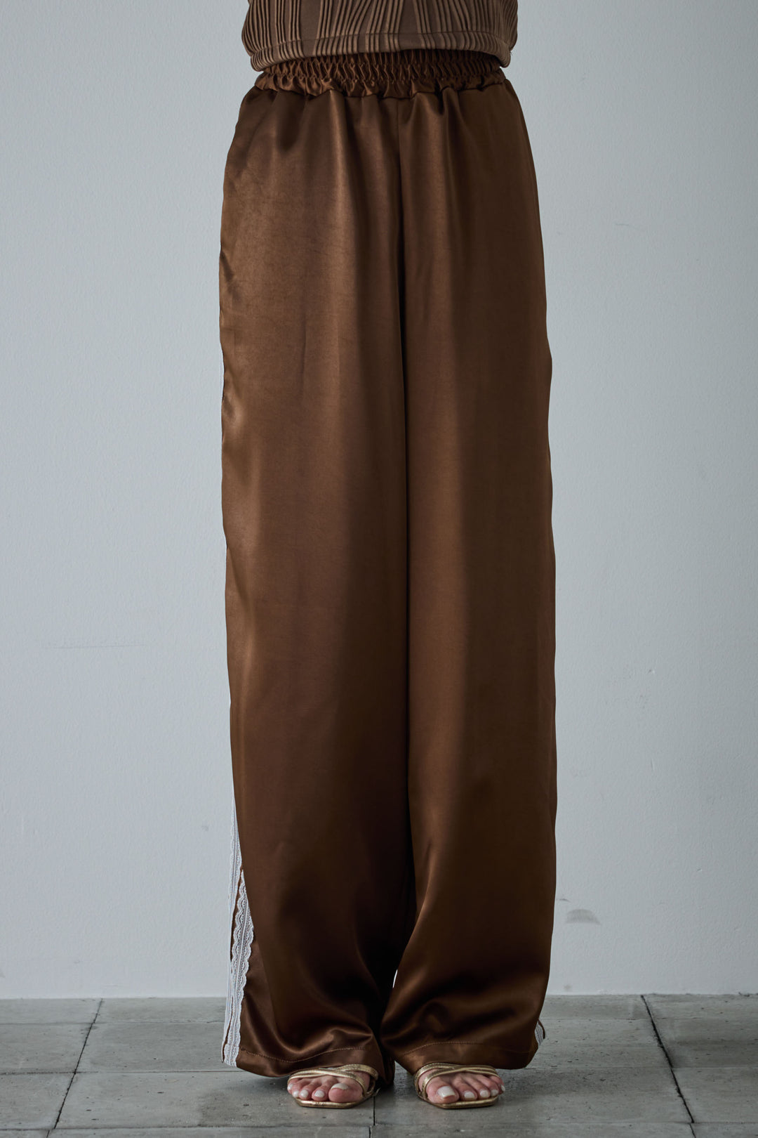 [予約/SET]サマーニットアシンメトリーポンチョ+ウェーブパイピングショートキャミ+サテンレースラインパンツ(3set)