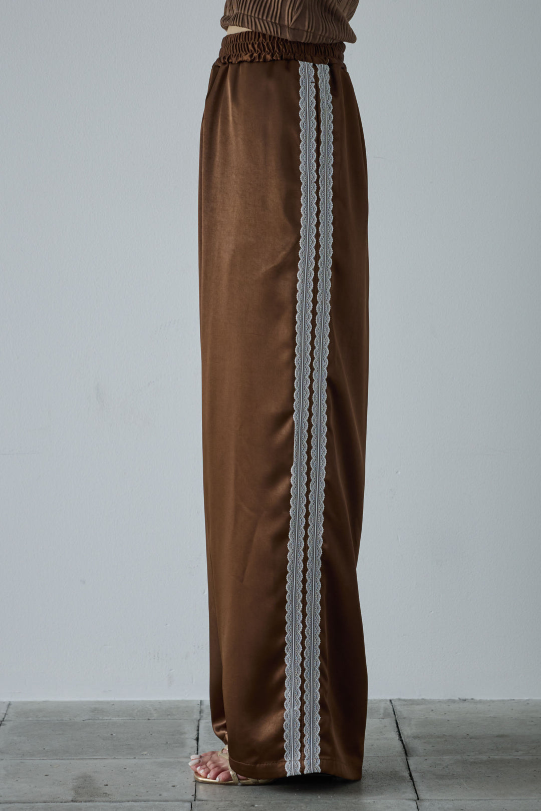 [予約/SET]サマーニットアシンメトリーポンチョ+ウェーブパイピングショートキャミ+サテンレースラインパンツ(3set)