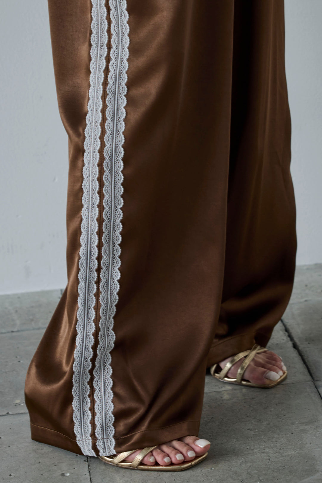 [予約/SET]サマーニットアシンメトリーポンチョ+ウェーブパイピングショートキャミ+サテンレースラインパンツ(3set)