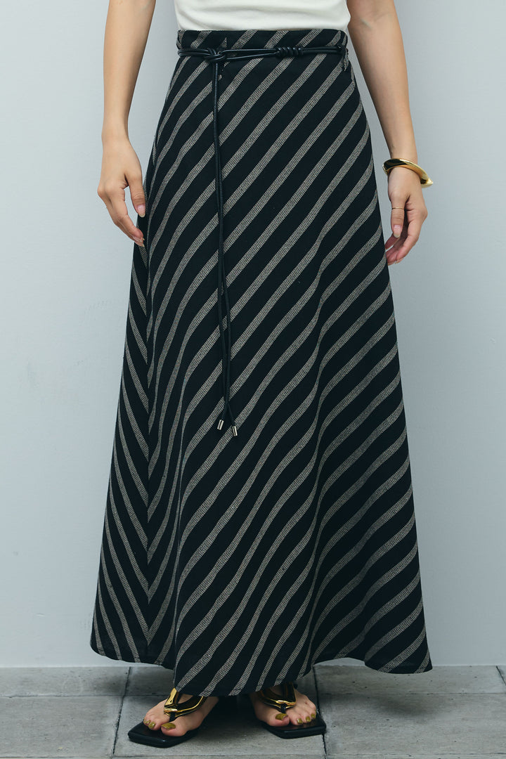 [予約]ベルト付き斜めライン柄スカート