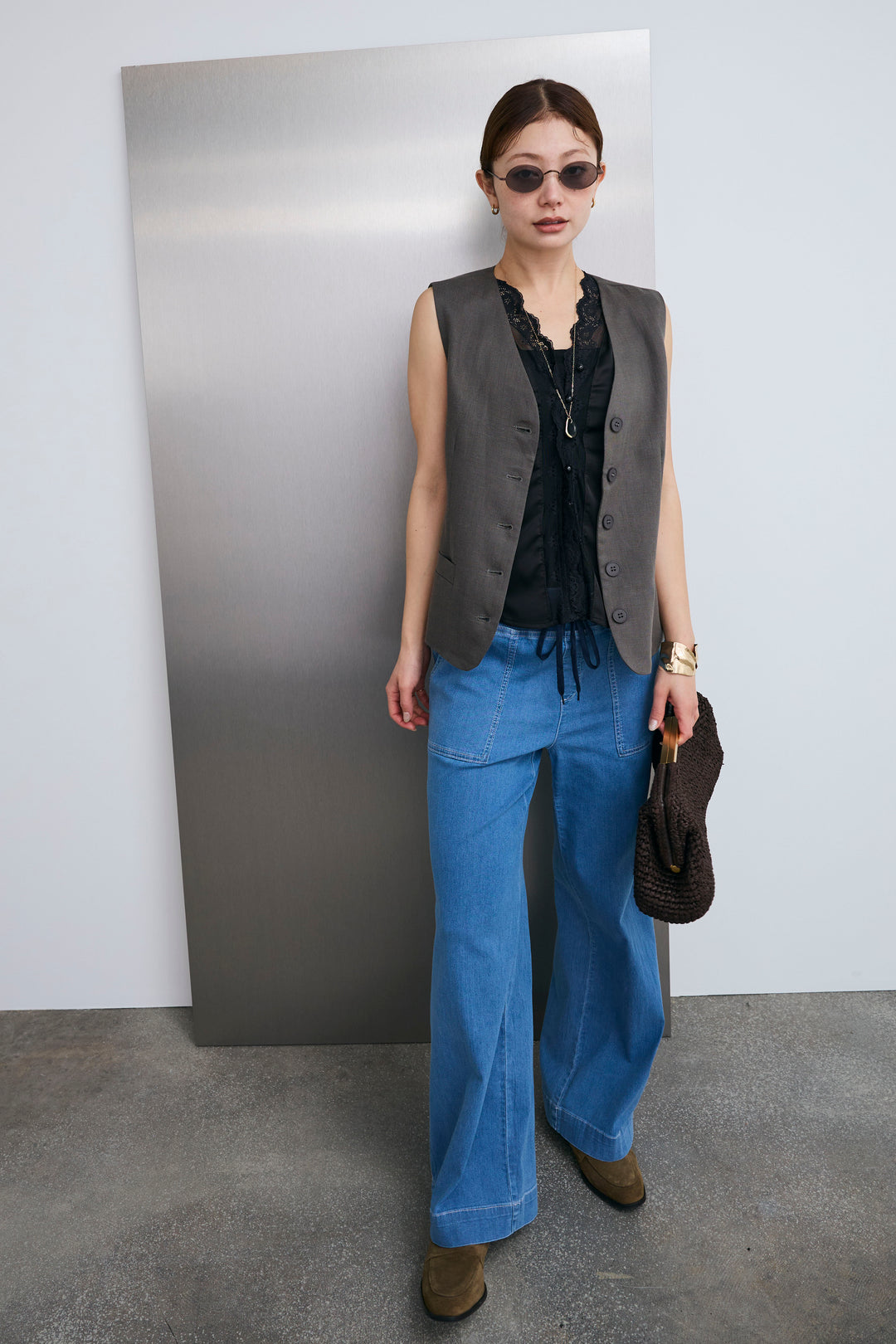 [予約/SET]レーストリムサテンノースリーブブラウス+リネンタッチVネックジレ+ストレッチイージーデニム(3set)