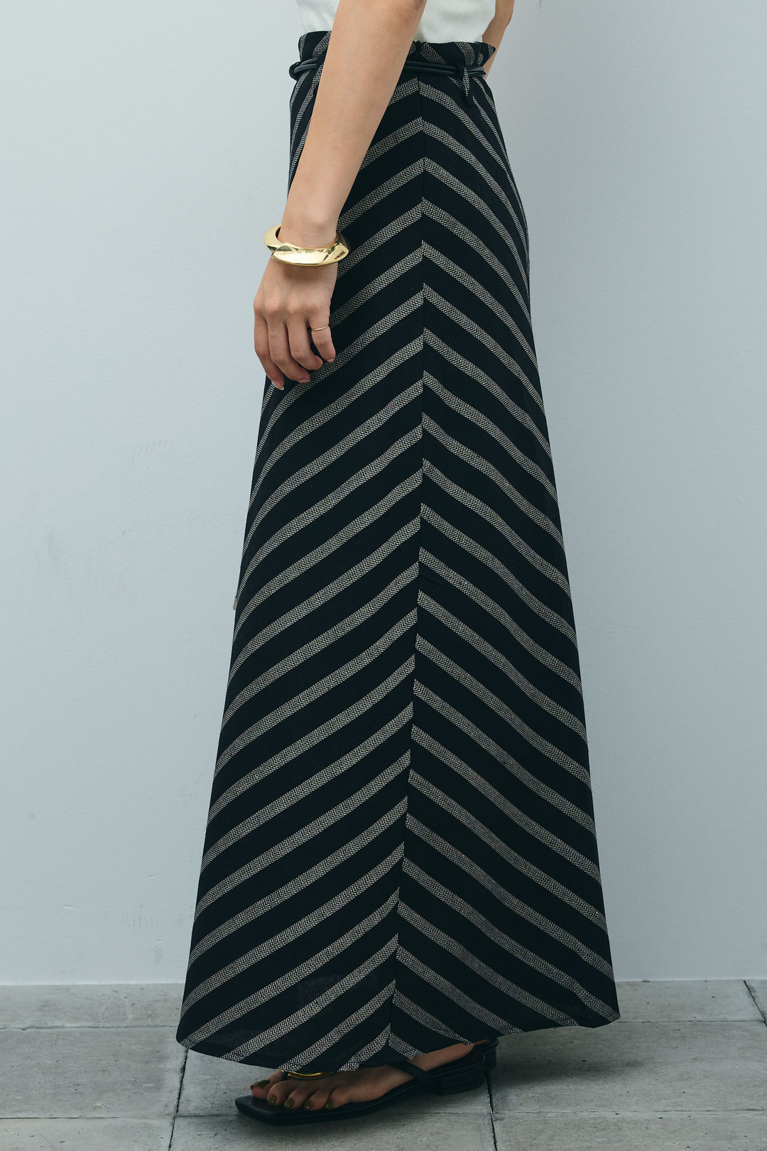 [予約/SET]ベルト付きミドル丈ブラウス+ベルト付き斜めライン柄スカート(2set)