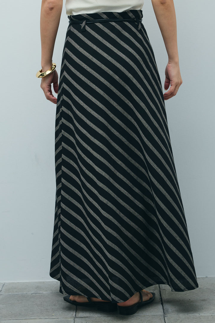 [予約]ベルト付き斜めライン柄スカート