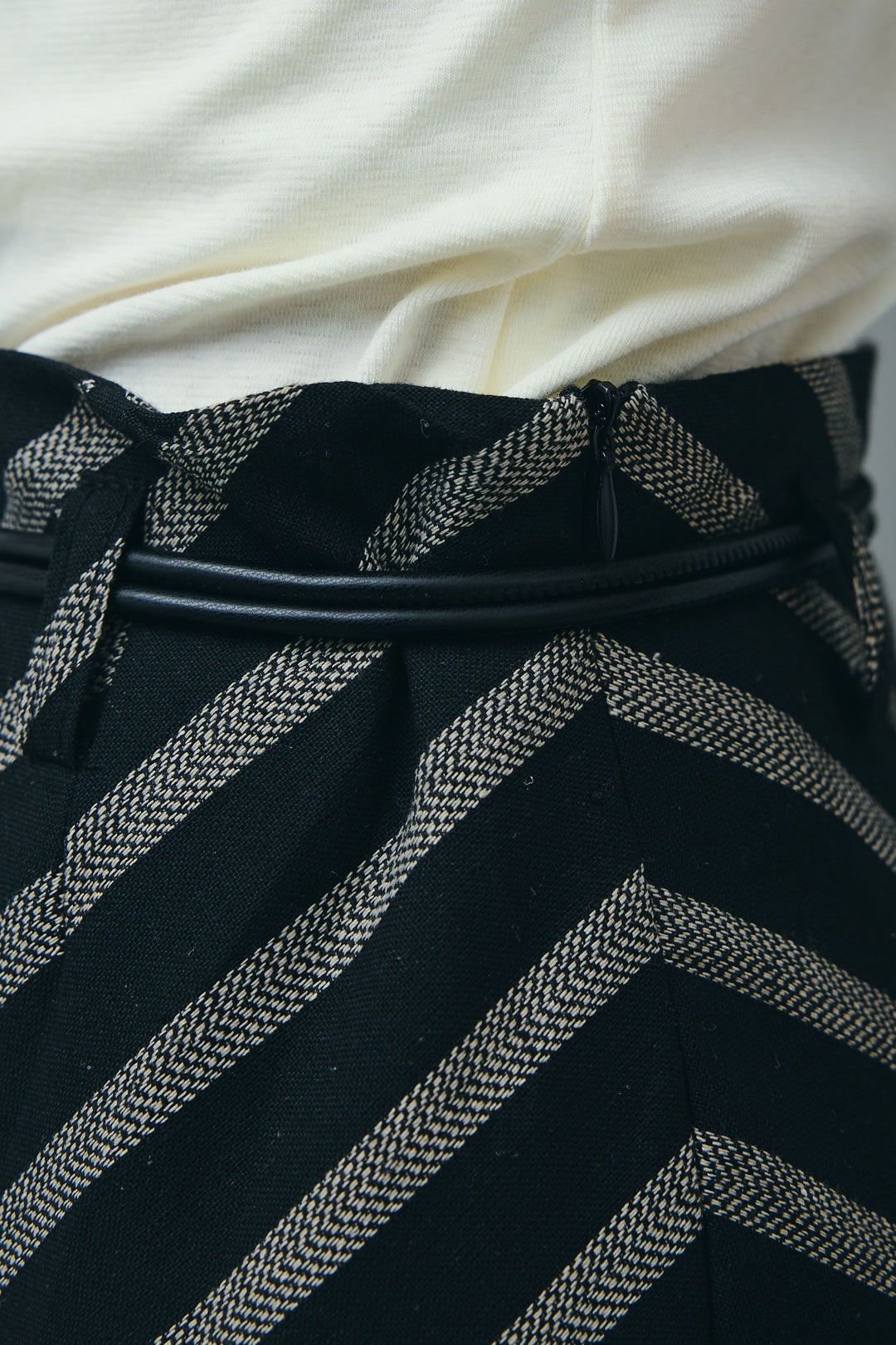 [予約]ベルト付き斜めライン柄スカート