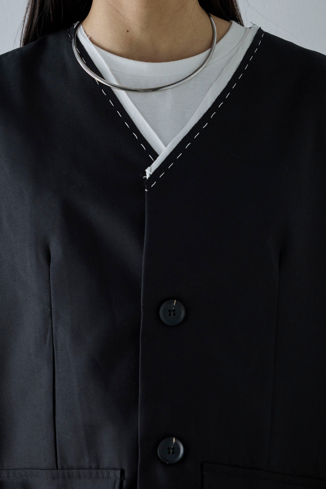 [予約/SET]切りっぱなしステッチデザインベスト+コンパクトスムース ミニ箔ロゴプリント+プリーツシアー切り替えスカート(3set)