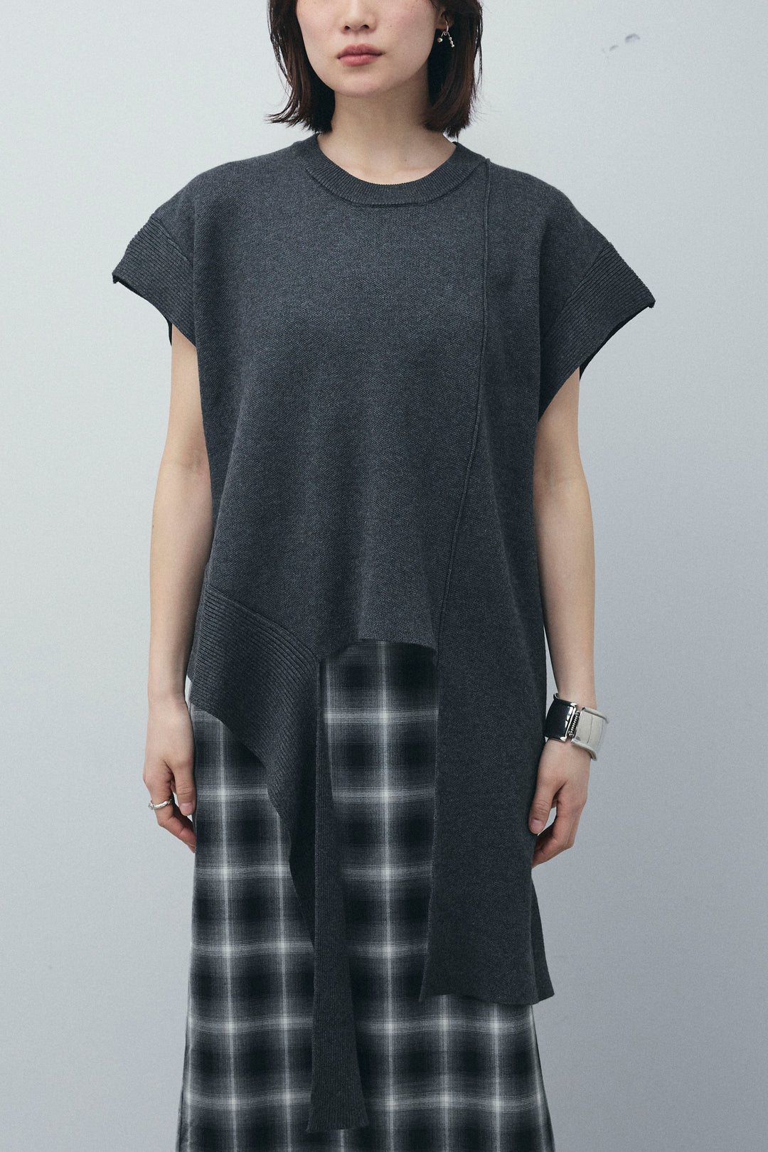 [予約/SET]アシンメトリーデザインニットベスト+チェックストレートスカート(2set)