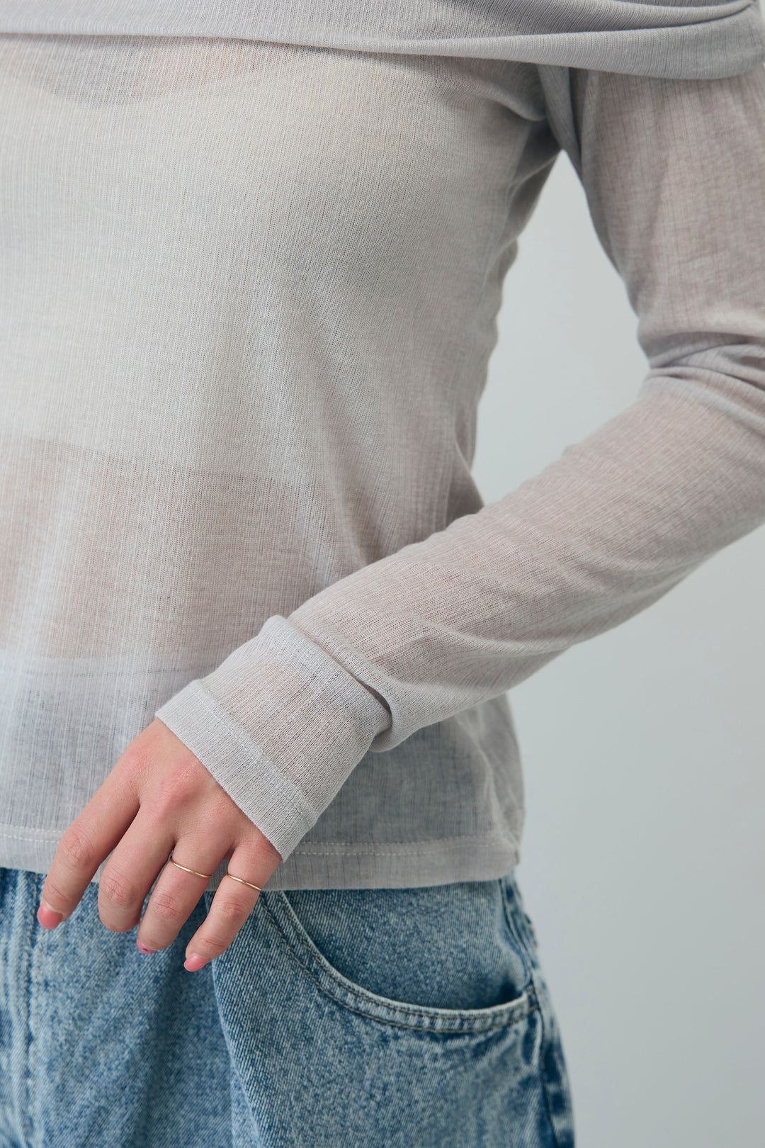 [予約]シアーオフショルトップス