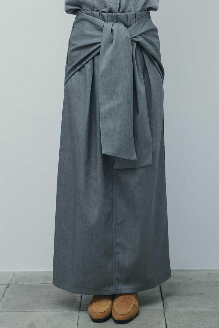 フロントクロスタイトスカート