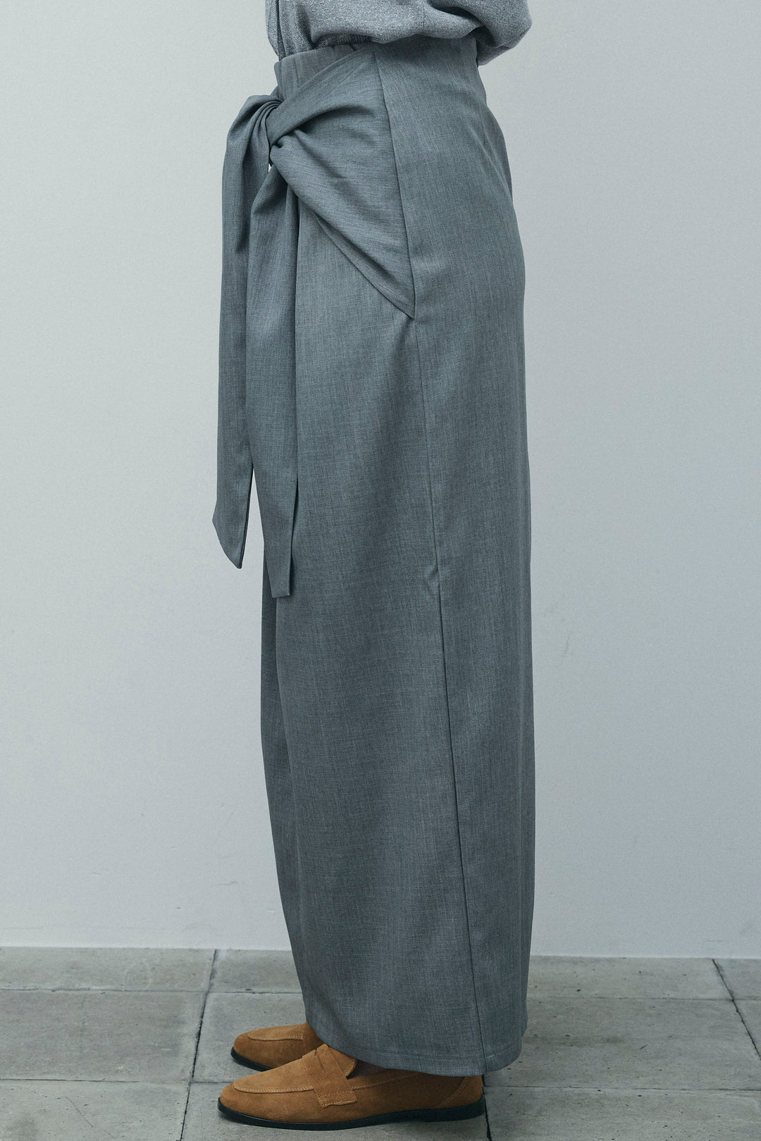 フロントクロスタイトスカート