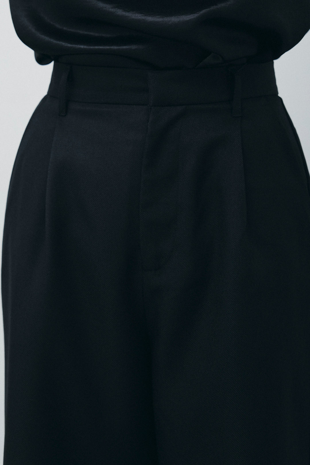 [予約/SET]バックフリルヘムショートテーラードベスト+クロップドカップ付きキャミ+ヘザーツイルラップスカート付きパンツ(3set)