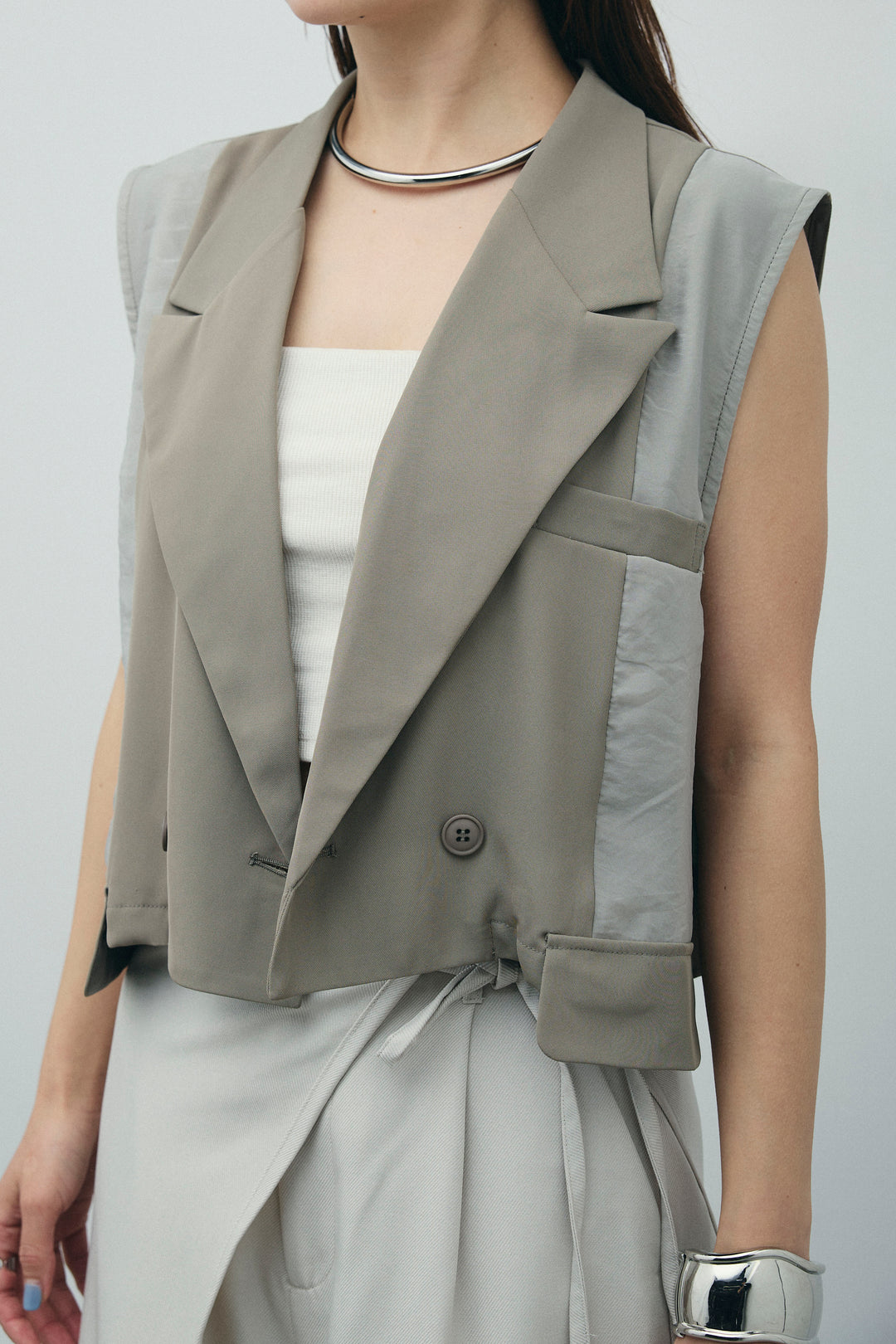 [予約/SET]バックフリルヘムショートテーラードベスト+クロップドカップ付きキャミ+クレープタックワイドサロペット(3set)