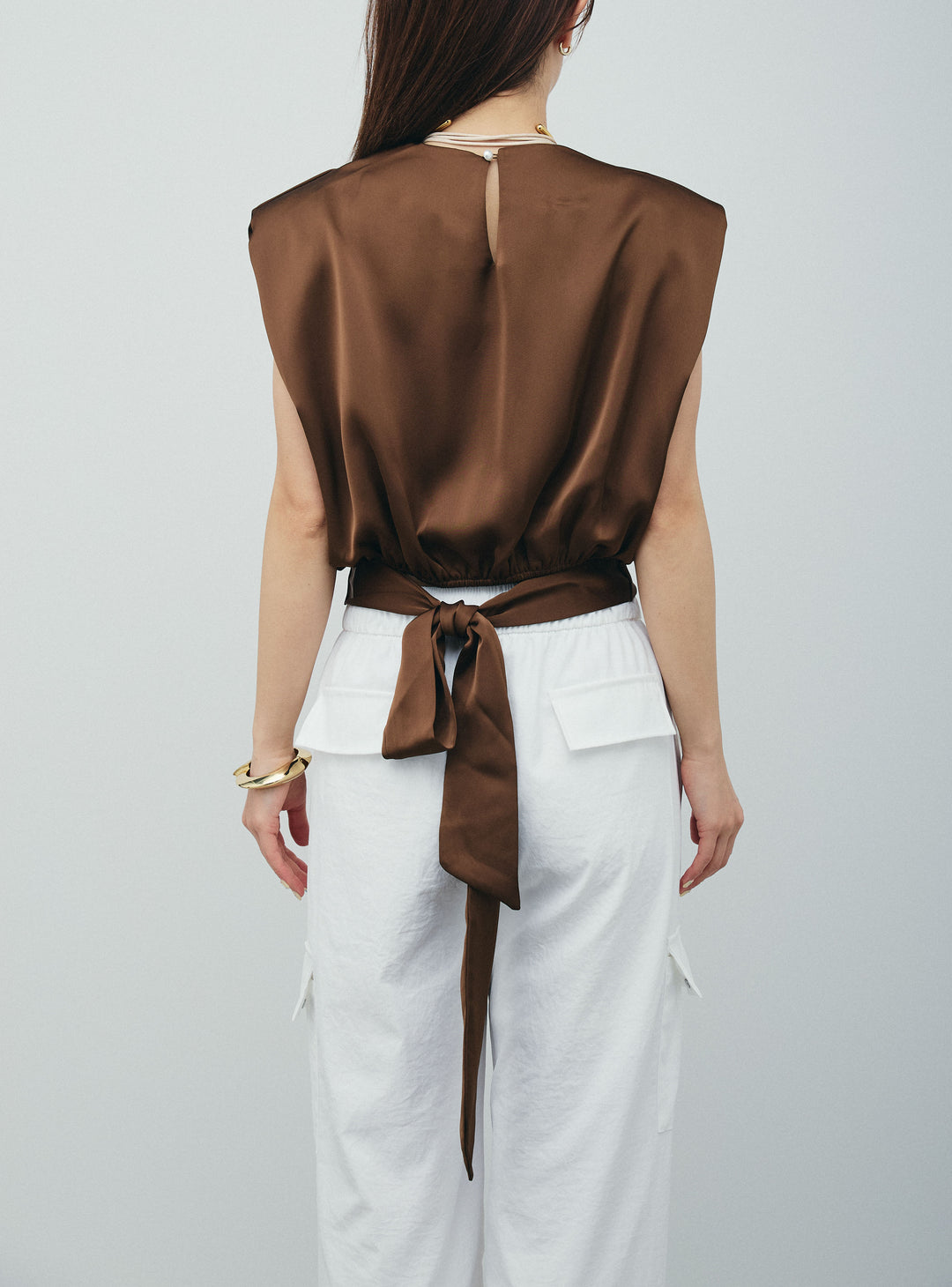 [予約]アシンメトリードレープサテンブラウス