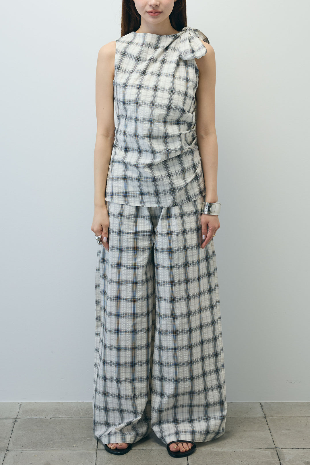 アシンメトリー肩リボンセットアップ