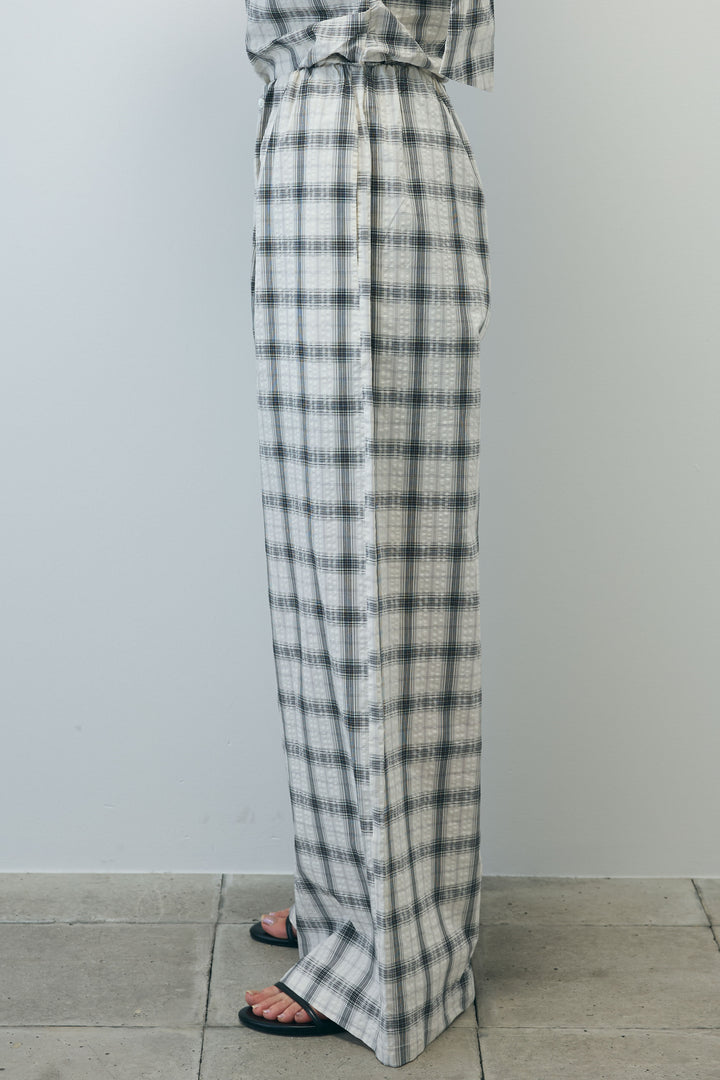 アシンメトリー肩リボンセットアップ