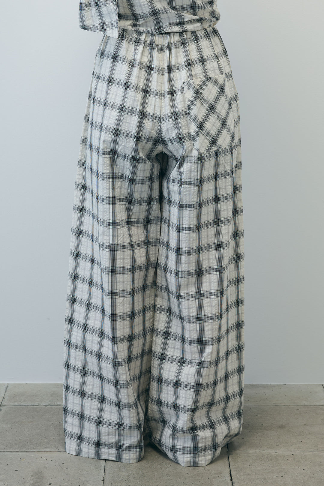 アシンメトリー肩リボンセットアップ