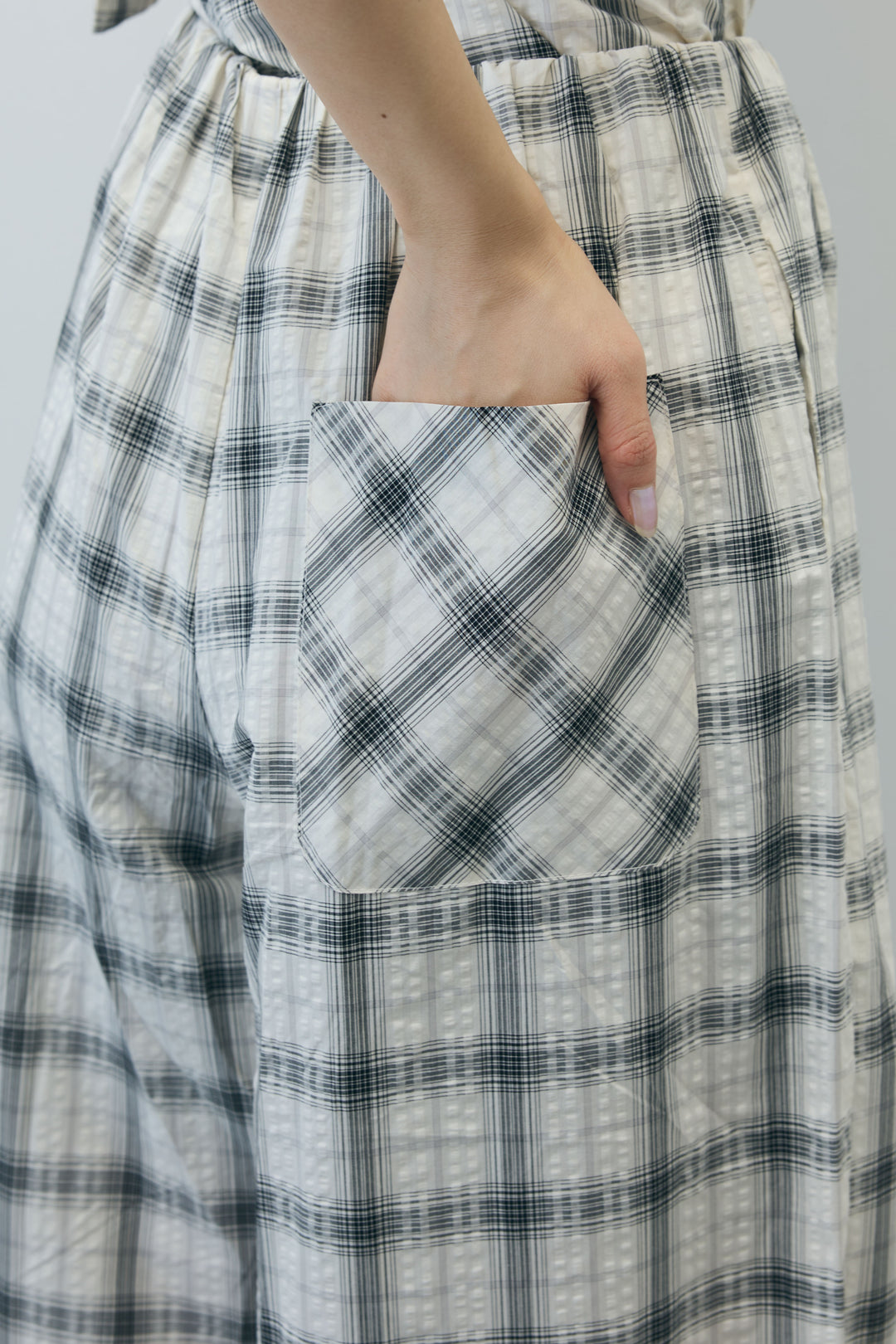 アシンメトリー肩リボンセットアップ