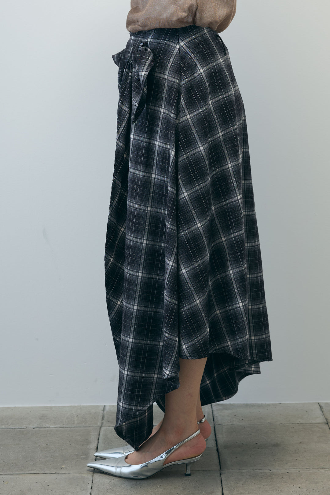 [予約/SET]シアーノースリーブニット+カップ付きホルターネックタンク+アシンメトリースカート(3set)