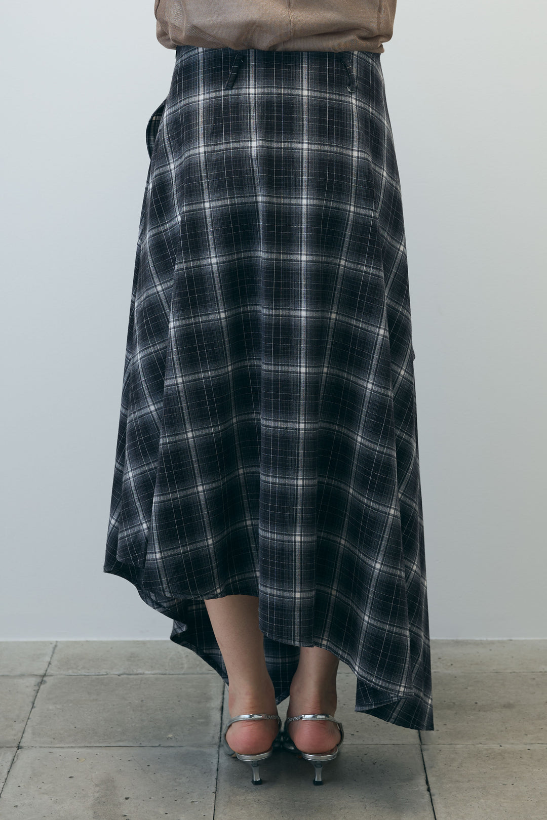 [予約/SET]シアーノースリーブニット+カップ付きホルターネックタンク+アシンメトリースカート(3set)