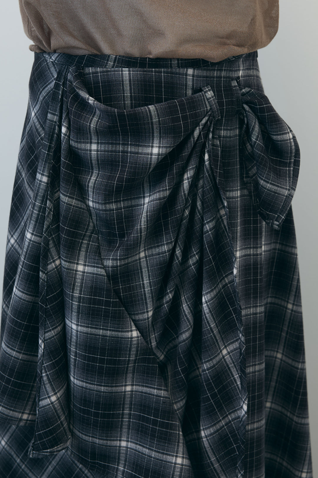 [予約/SET]シアーノースリーブニット+カップ付きホルターネックタンク+アシンメトリースカート(3set)