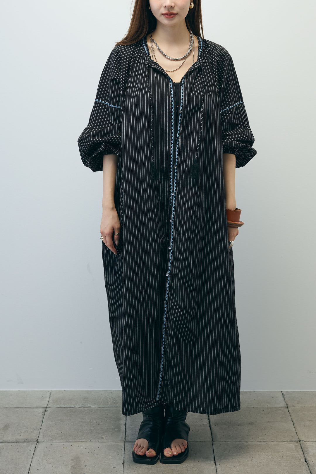 [予約]ストライプ刺繍ワンピース