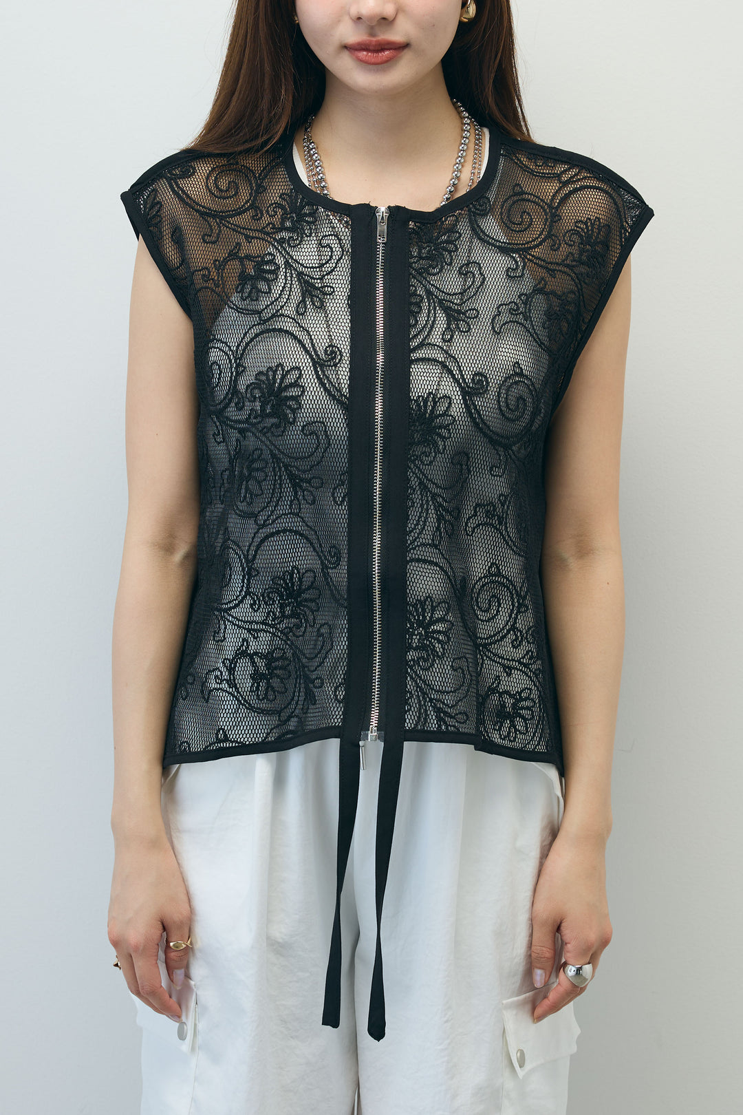 [予約]シアーエンブロイダリーZIPトップス