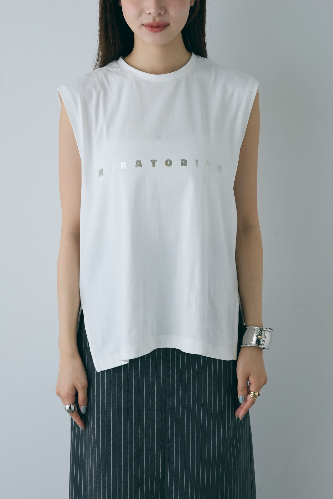 [予約/SET]切りっぱなしステッチデザインベスト+コンパクトスムース ミニ箔ロゴプリント+プリーツシアー切り替えスカート(3set)