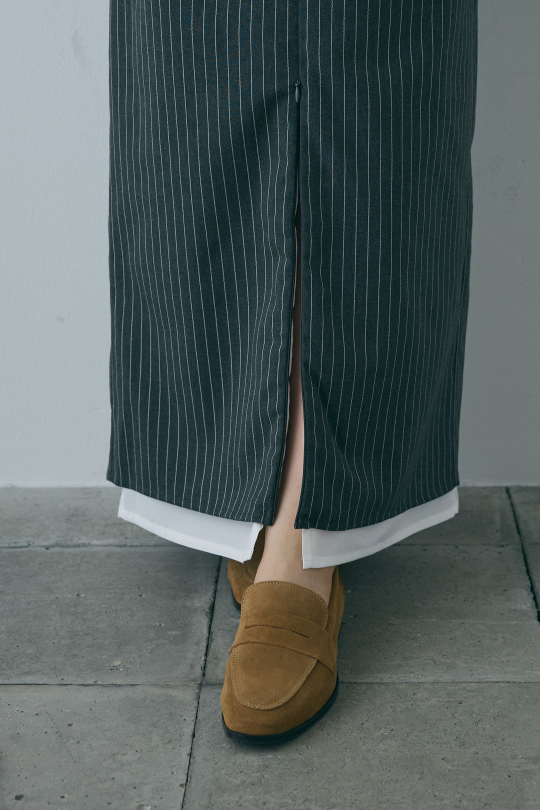 [予約/SET]スタンドネックサテンベスト+ストライプストレートスカート(2set)