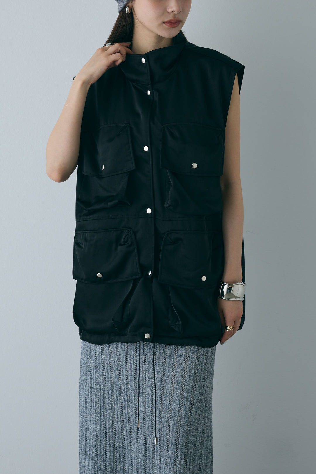 [予約]スタンドネックサテンベスト