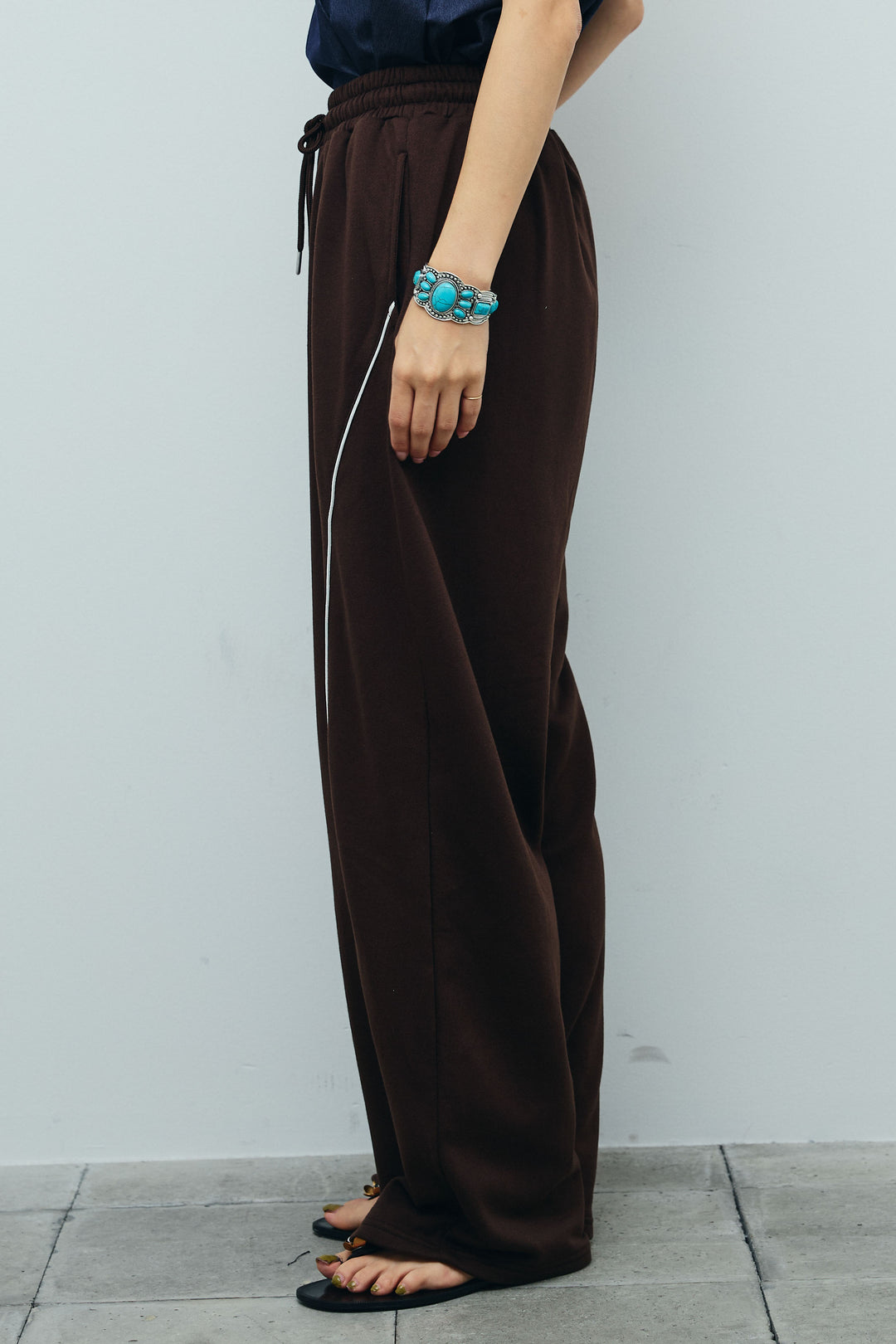 ライン入り立体カーブ裏毛パンツ