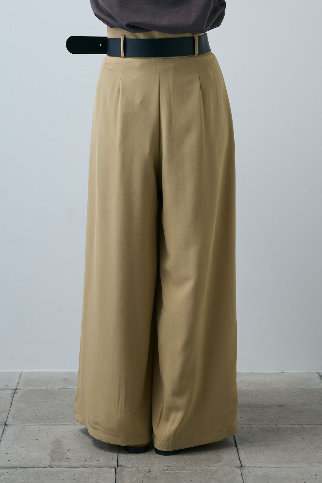 太ベルト付きワイドパンツ