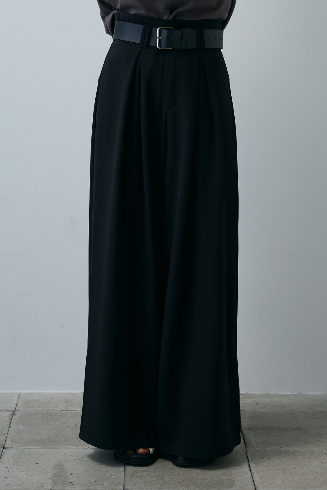 太ベルト付きワイドパンツ