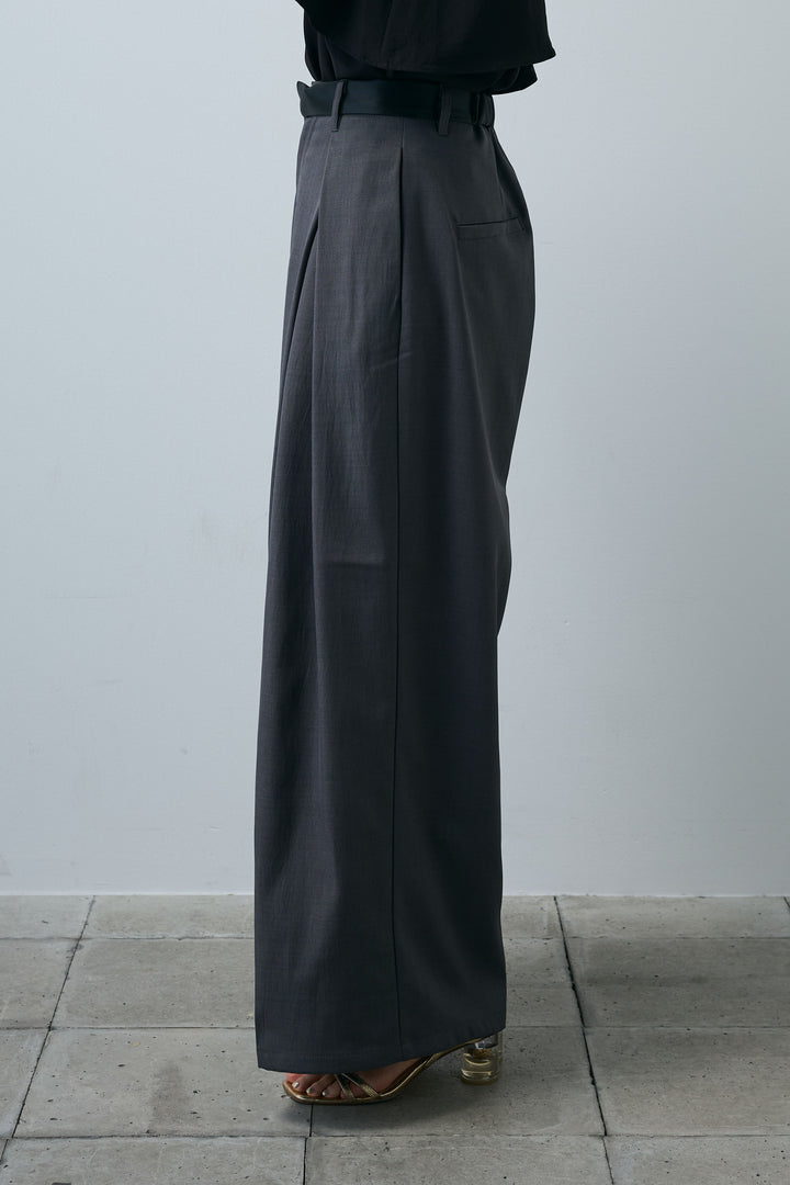 [予約/SET]アシンメトリーフレアーノースリーブブラウス+フェイクレザーベルトセンタータックパンツ(2set)