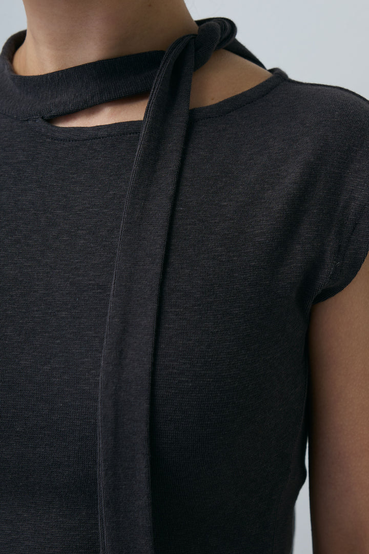 [予約]タイ付きコンパクトトップス