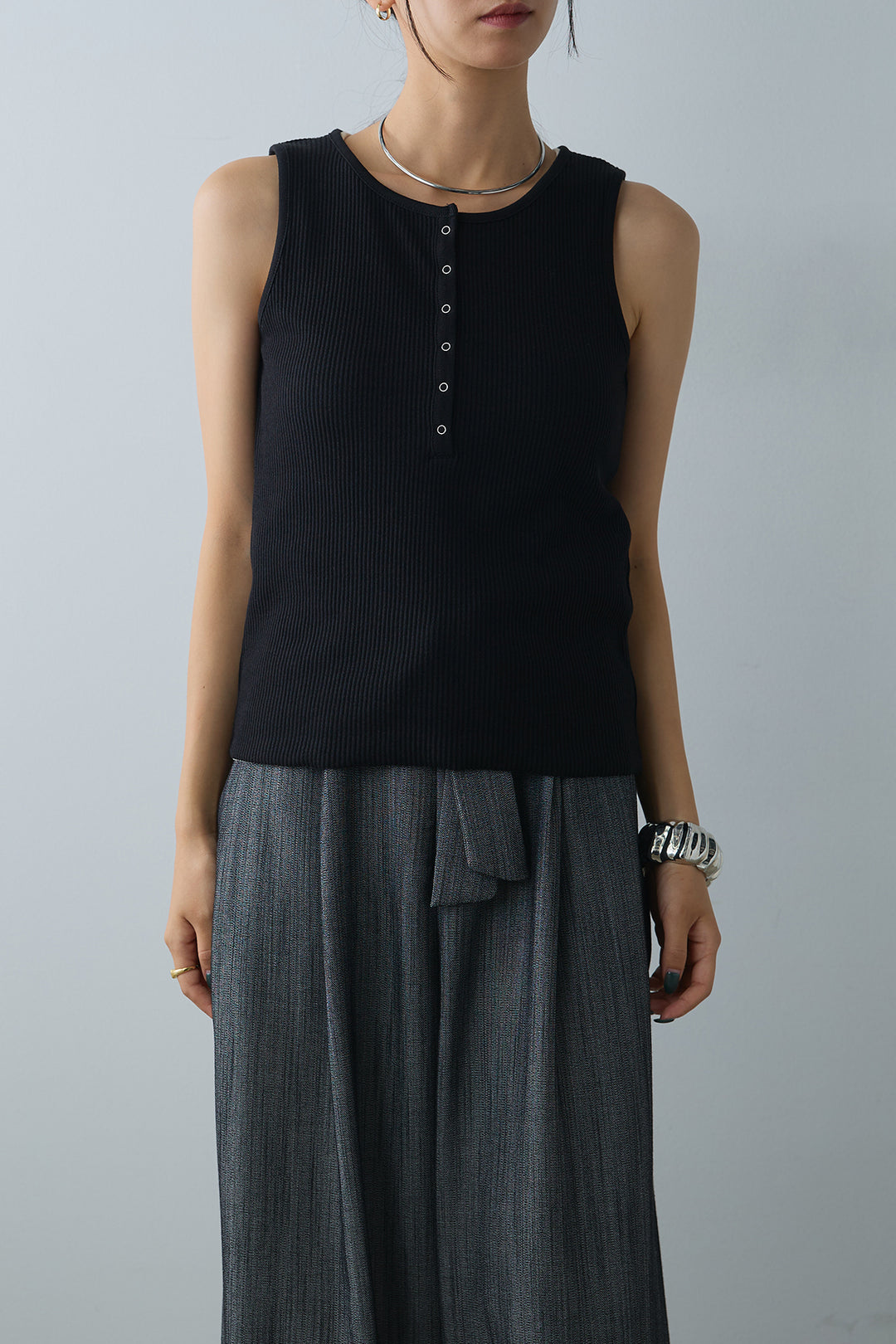 [予約]セルフカットリブヘンリーネックノースリーブトップス