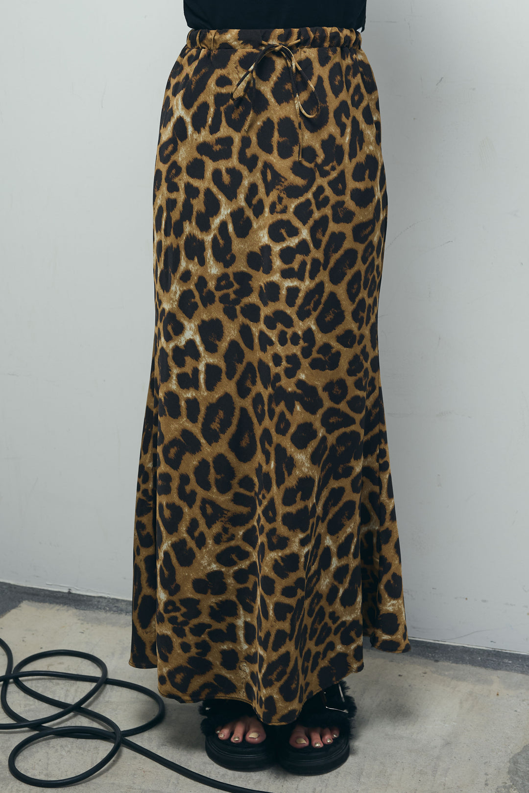 [予約/SET]サイドシャーリングレイヤードTシャツ+レオパードナロースカート(2set)