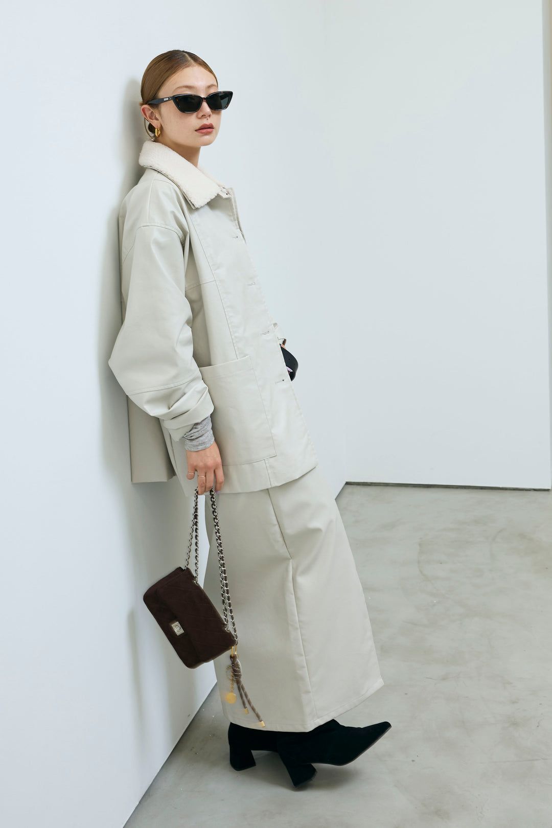 [予約/SET]ボアつきフェイクレザーカバーオール+シアーヘンリーネックロンT+エコレザーバックスリットペンシルスカート(3set)