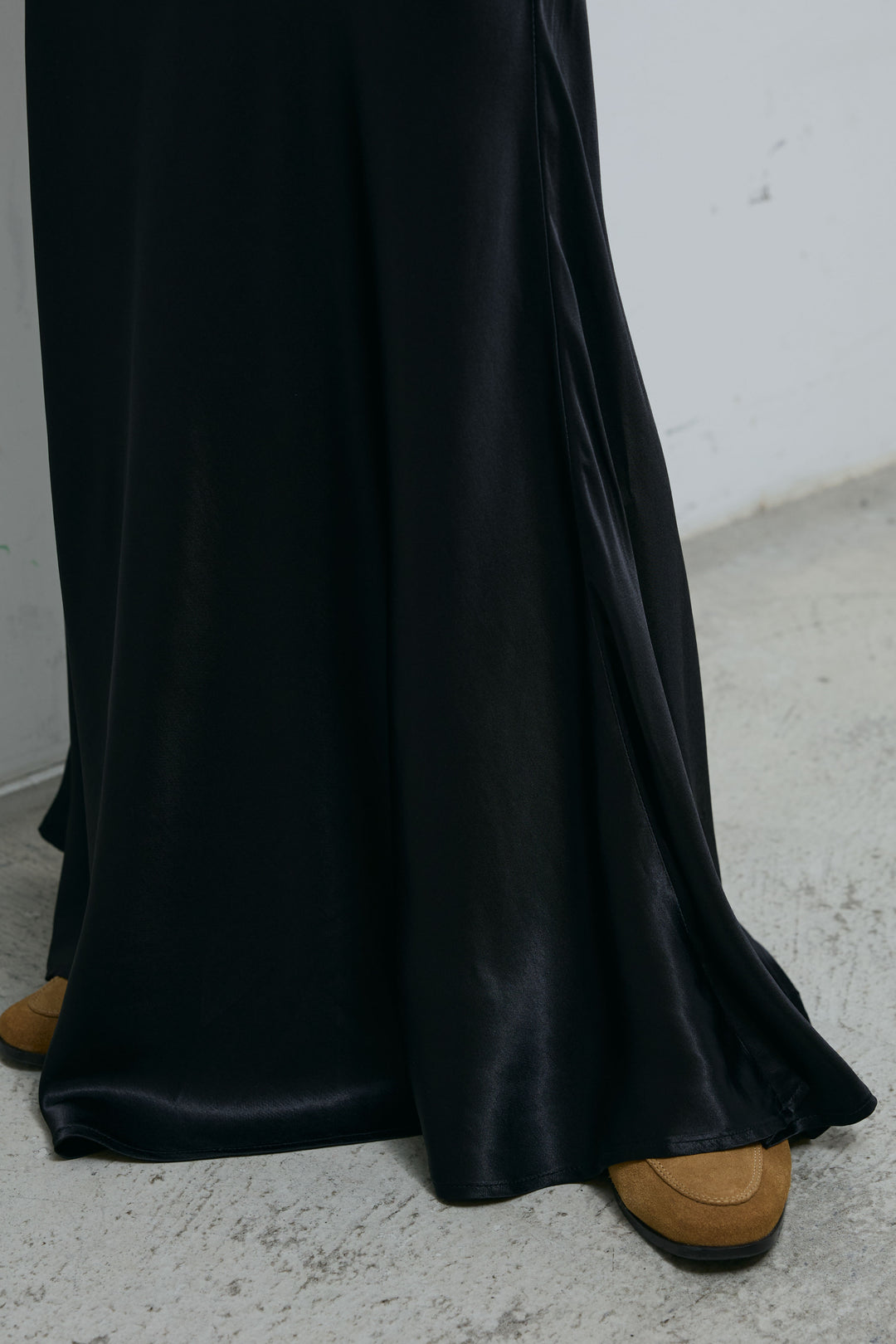 サテンナロースカート