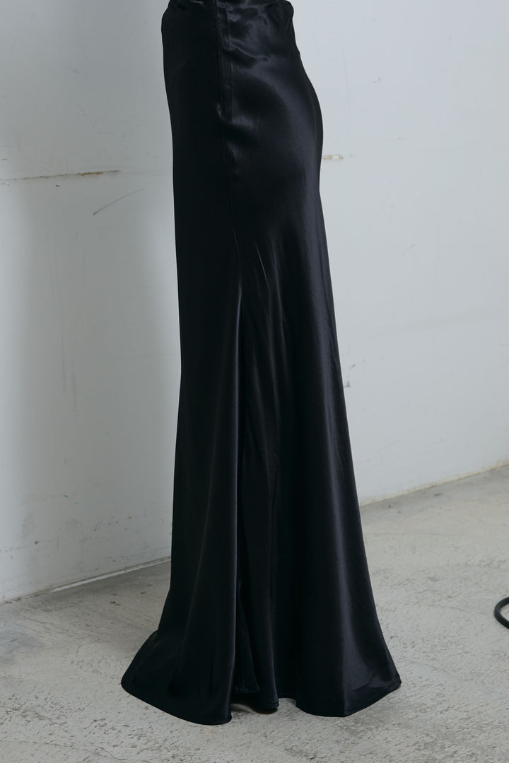 サテンナロースカート