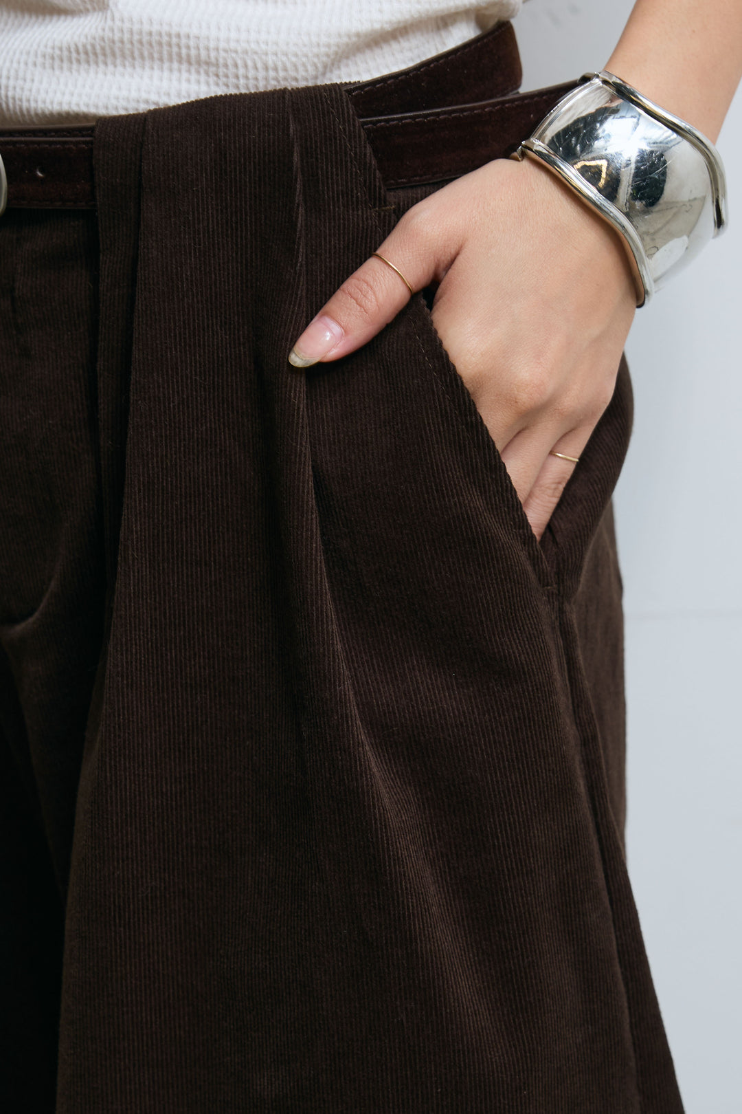 [予約]ベルト付き細畝コーデュロイショーツ