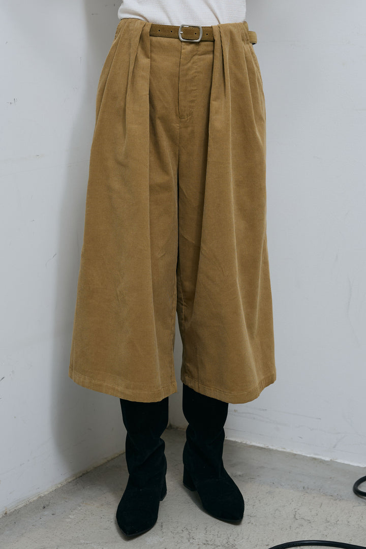 [予約]ベルト付き細畝コーデュロイショーツ