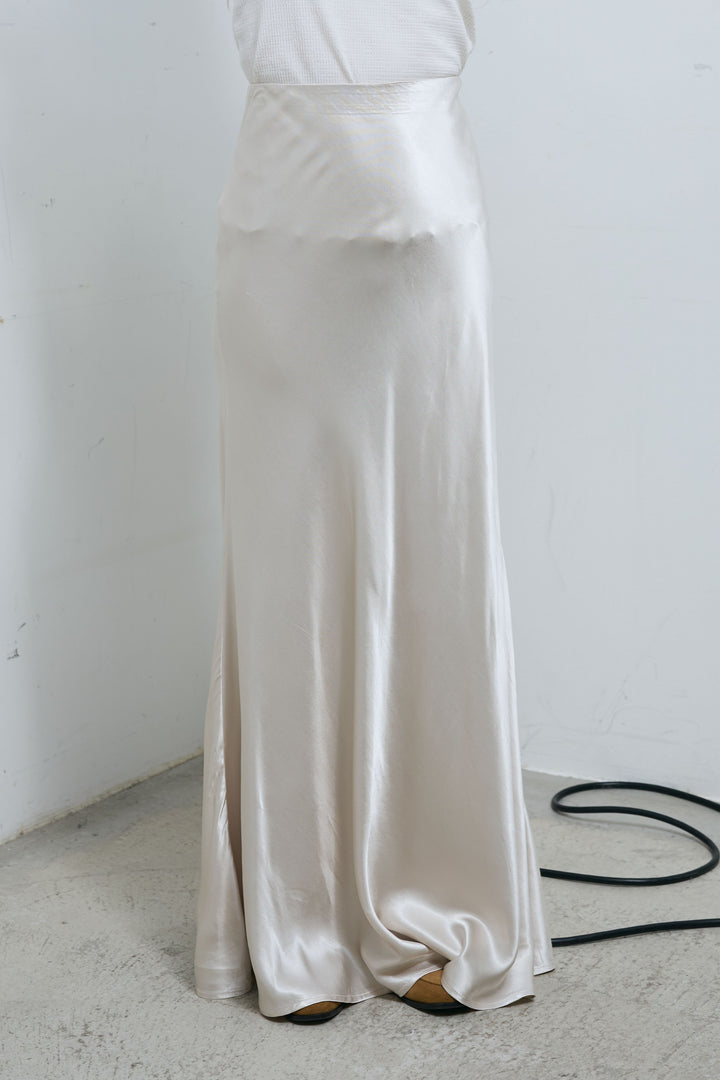 サテンナロースカート