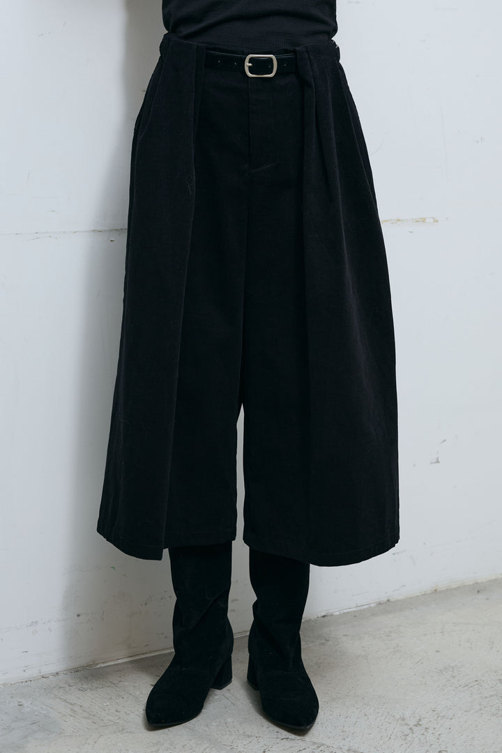 [予約]ベルト付き細畝コーデュロイショーツ