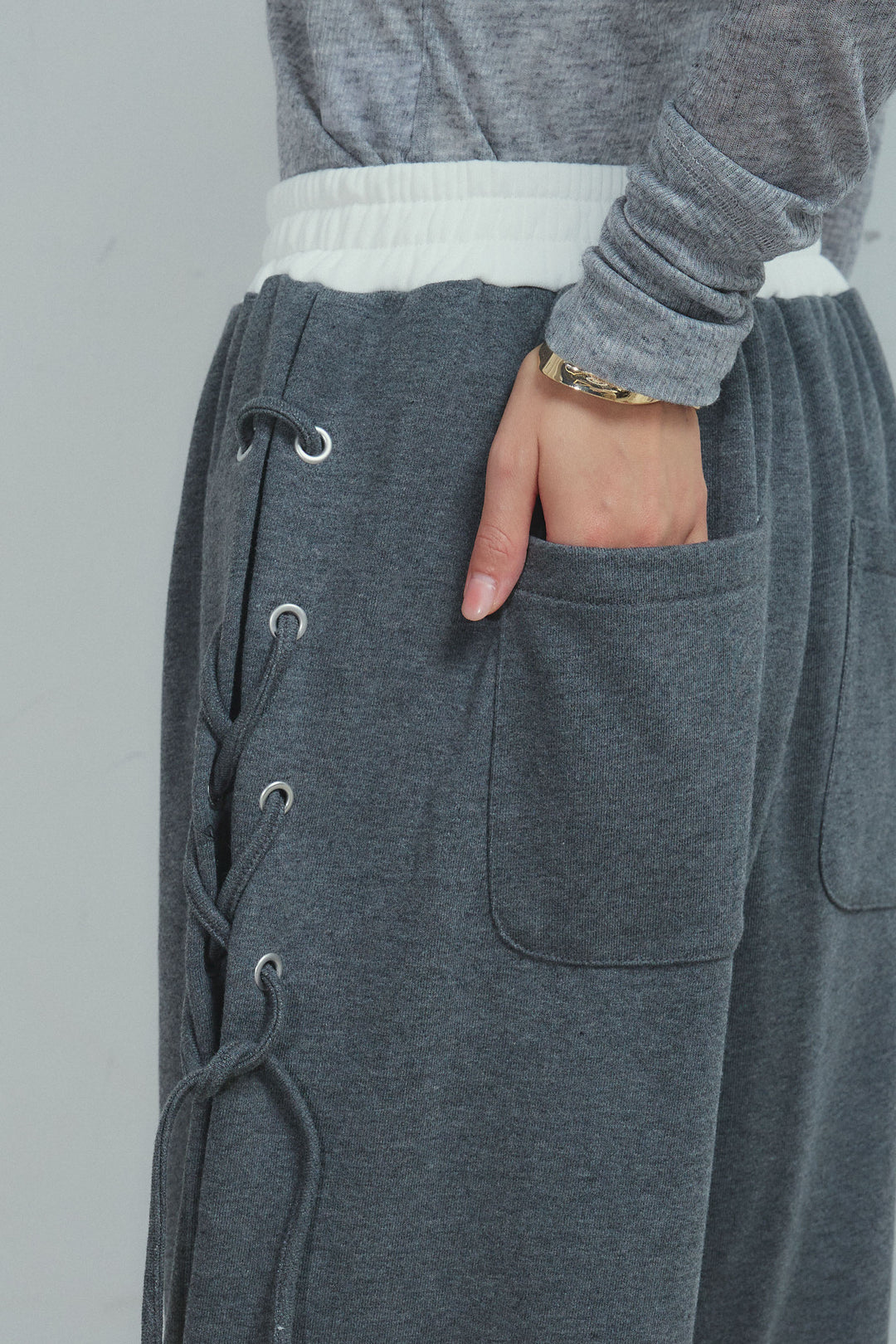 [予約/SET]ヘザーツイルダブルジャケット+シアーレーストップス+フェイクウールビスチェ+サイドレースアップスウェットパンツ(4set)